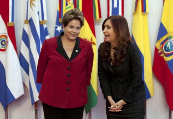 CUMBRE. Dilma y Cristina, juntas en Mendoza.
