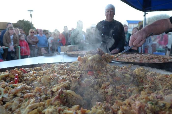Una paella gigantesca coronó la fiesta en Las Grutas.