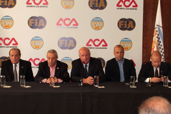 Rubén Gil Biscella (Vicepresidente de la ACTC), Hugo Mazzacane (Presidente de la ACTC), Carlos García Remohí (Presidente de la CDA del Automóvil Club Argentino), Pablo Peón (Presidente de TC2000) y Jorge Revello (Vicepresidente 2º del ACA)