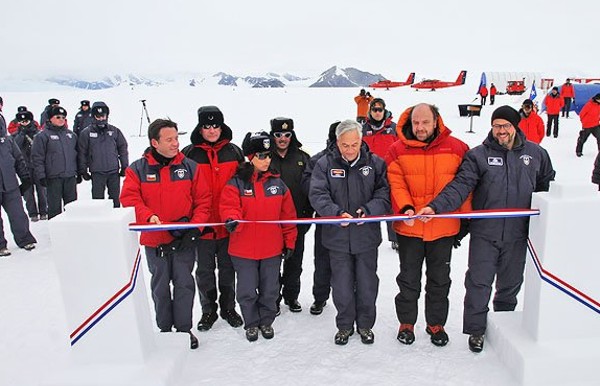 Piñera inauguró una base científica en el sector antártico chileno. (Imagen La Prensa Austral).