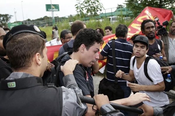 Continúan las protestas en contra del Mundial de Fútbol.