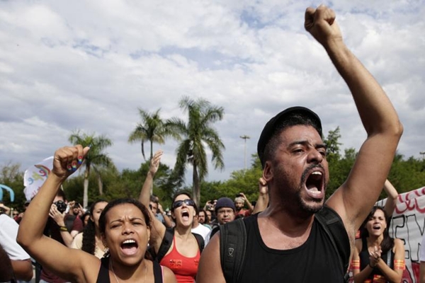 Continúan las protestas en contra del Mundial de Fútbol.