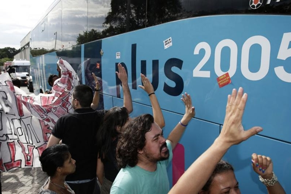 Continúan las protestas en contra del Mundial de Fútbol.
