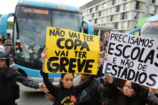 Continúan las protestas en contra del Mundial de Fútbol.