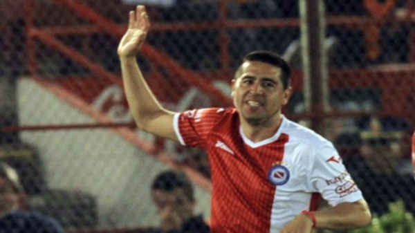 Riquelme, figura de un Argentinos Jrs.que quiere ascender.