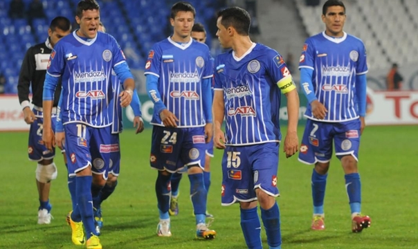 Los jugadores del Expreso no le encuentran explicación a la derrota.