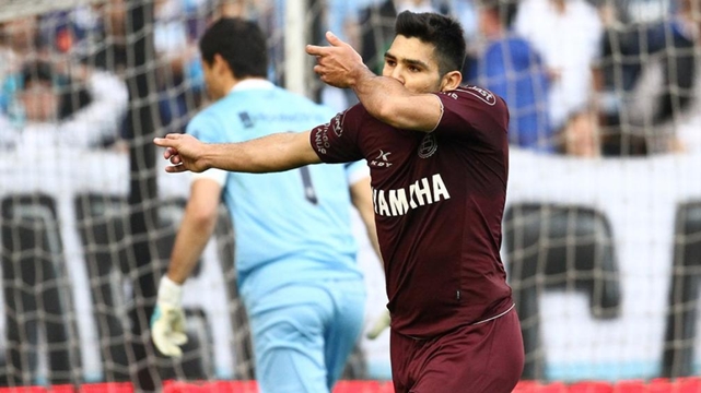 "El Chino" Romero fue el autor de dos goles ante Racing.