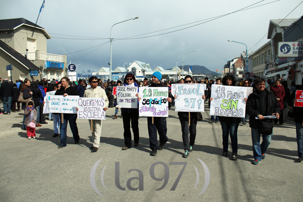 marti_protesta_desfile97