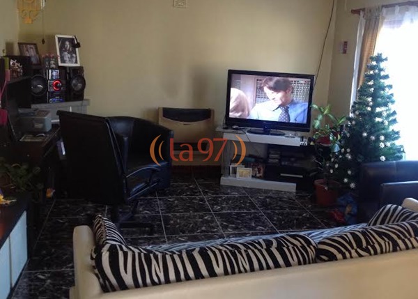 Se llevaron hasta los regalos del arbolito y hasta intentaron cargar un TV de 42"