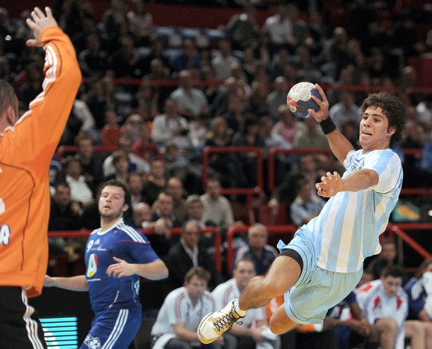 Argentina's Diego Simonet (R) jumps to s