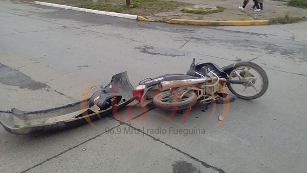 Un motociclista fue atropellado y terminó en el Hospital