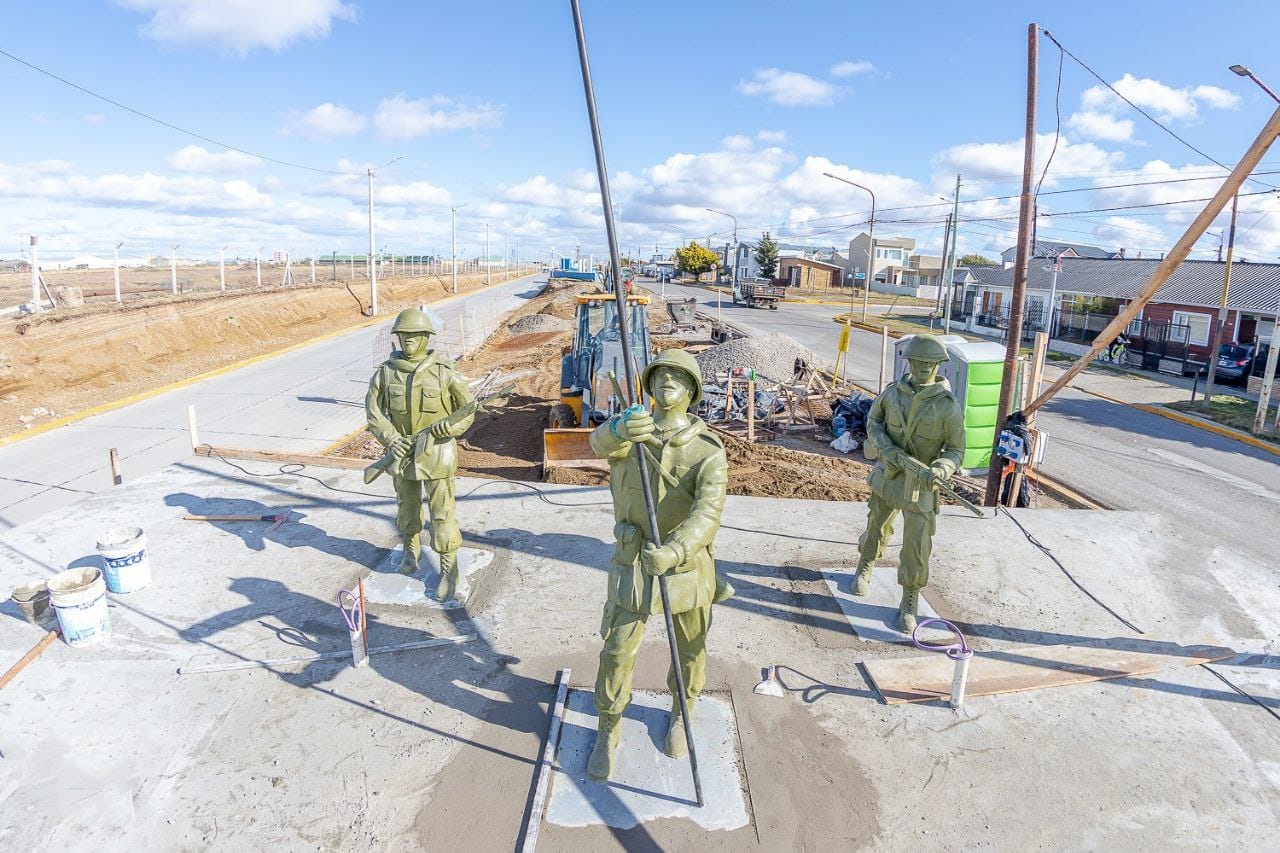 Las restauradas estatuas de los soldados de Malvinas ya están instaladas