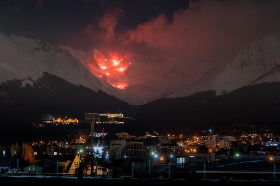 Se llevó a cabo la tradicional Bajada de Antorchas en el Glaciar Martial