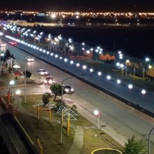 Vista aérea noctura de la Avenida San Martín de la ciudad Río Grande.