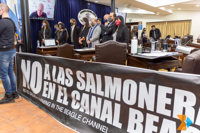 Firme postura de Sciurano en contra de las salmoneras que quiere Cherñajovsky