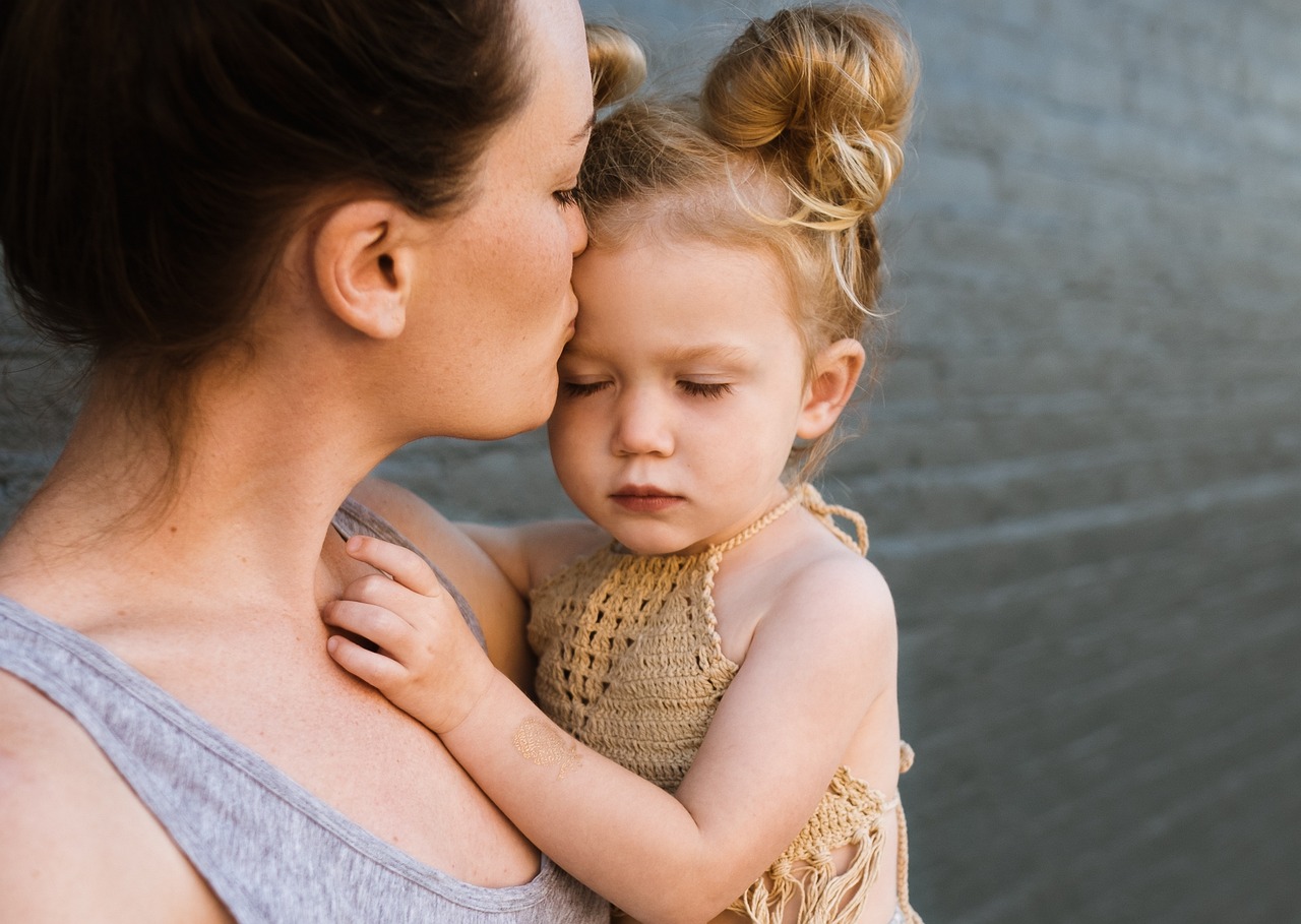 mujer y niña