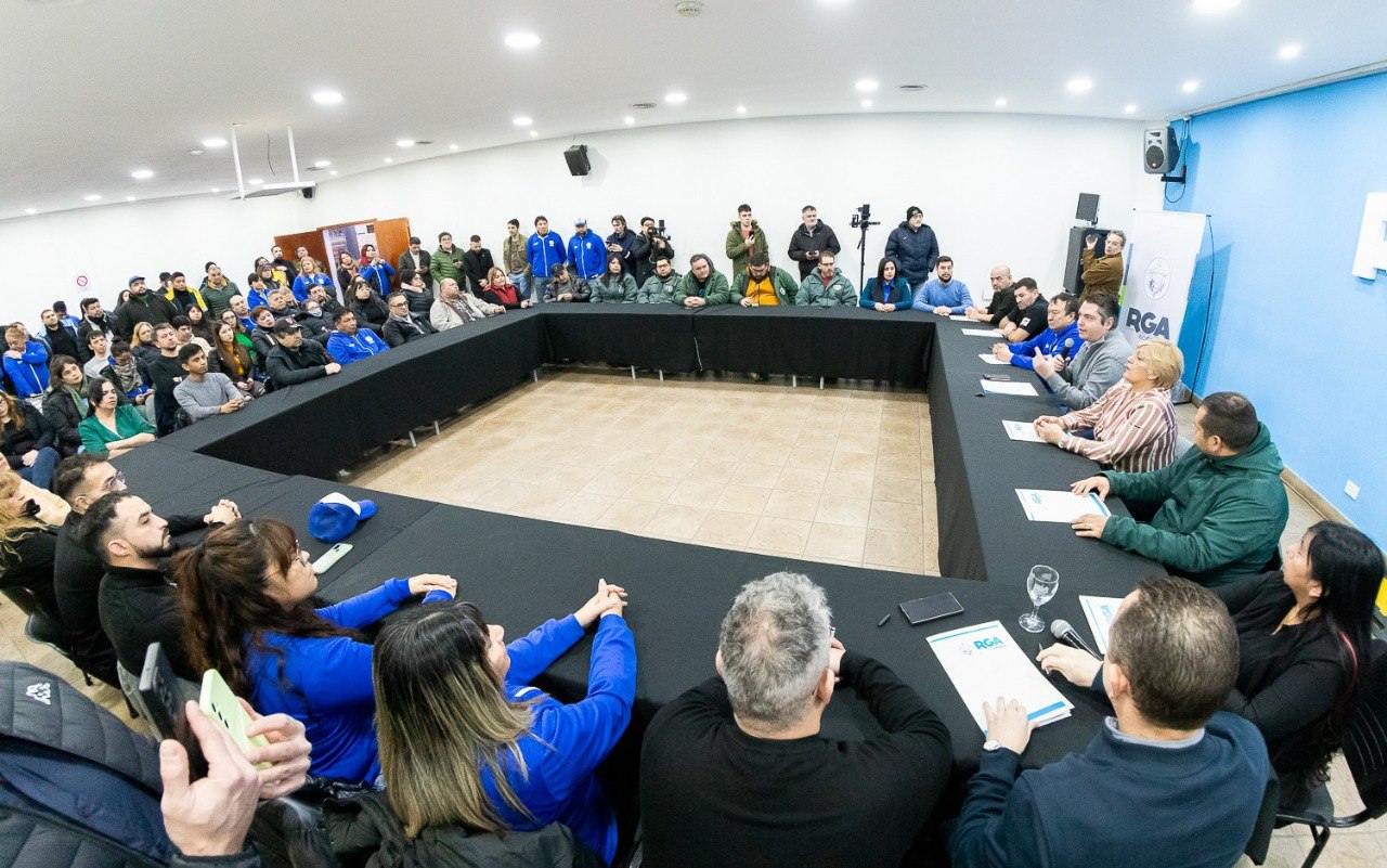 el intendente martín perez mantuvo un encuentro con los gremios ate, upcn, asoem, atsa, sitos y sadem.