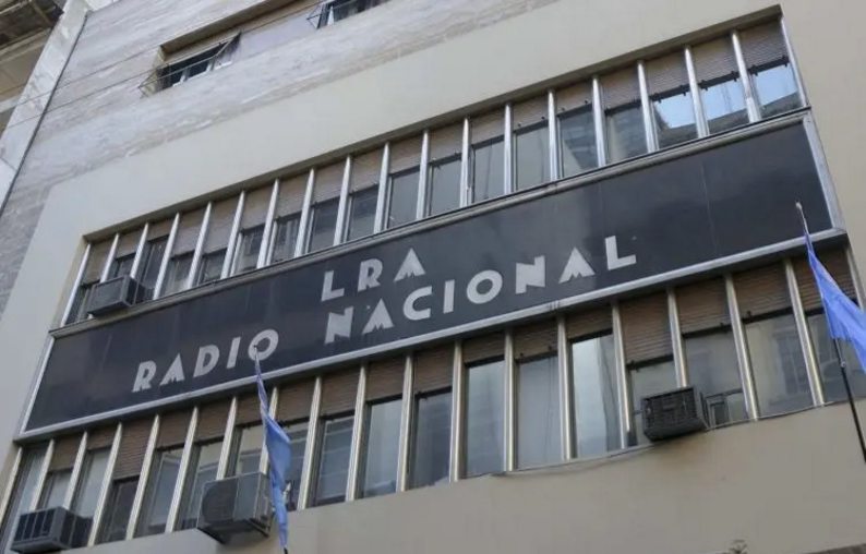 Para salvarla del ajuste, piden declarar “servicio esencial” a Radio Nacional