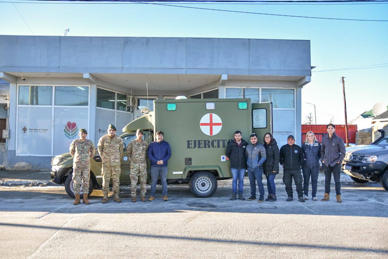 El Ejército aporta una ambulancia nueva  para el trabajo conjunto con el Municipio