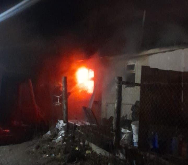 Ropa sobre el calefactor provocó un incendio en una vivienda