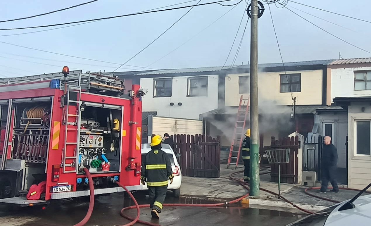 Incendio en una vivienda en barrio CGT: una mujer hospitalizada