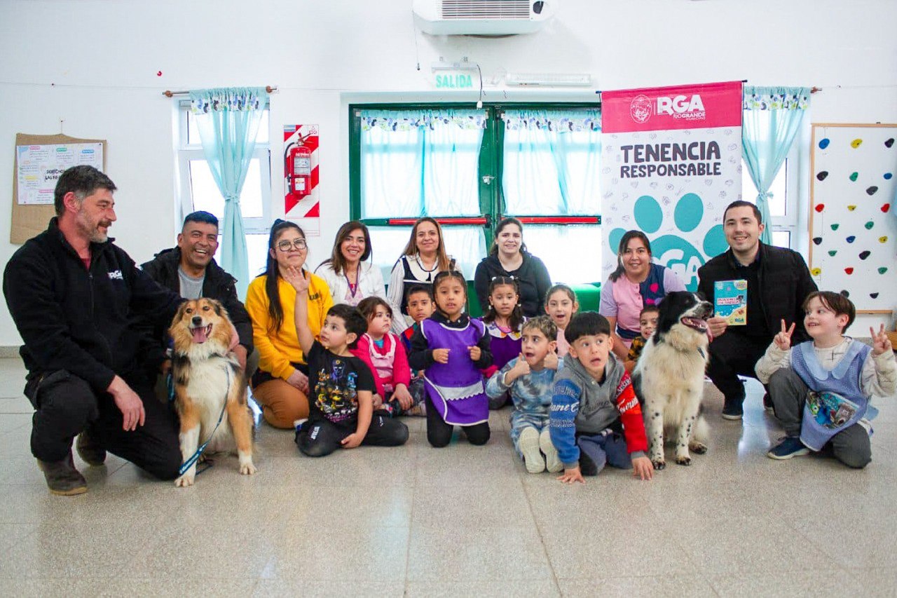 Entregan equipamiento tecnológico y realizan charla sobre tenencia responsable