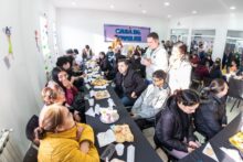 martín perez compartió una merienda con jóvenes de la ciudad