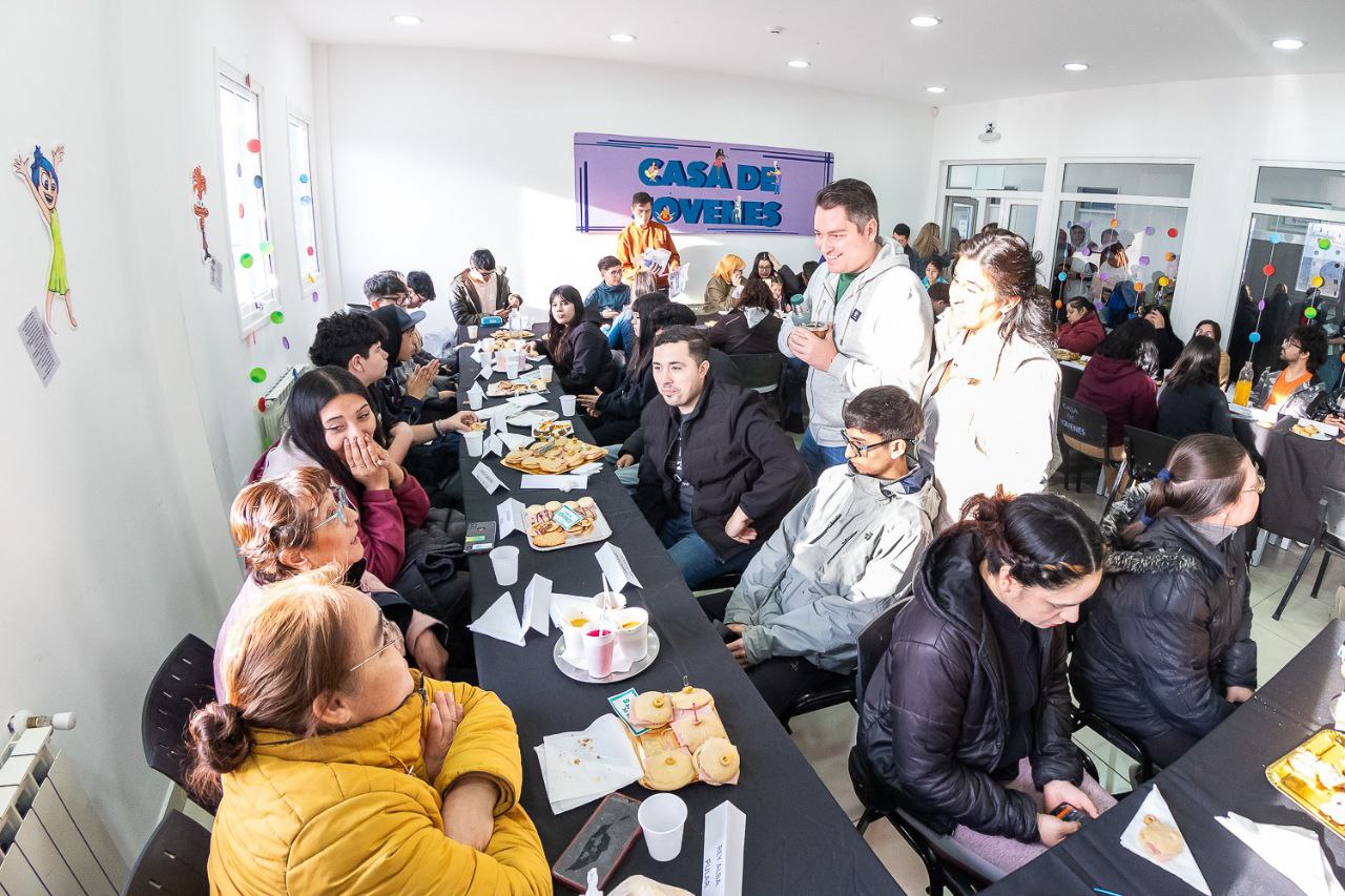 Martín Perez compartió una merienda con jóvenes de la ciudad