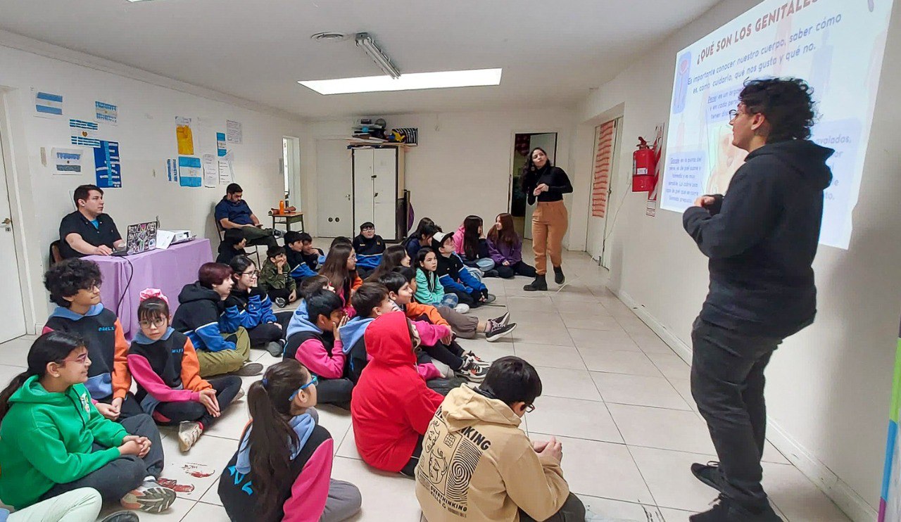 Desarrollan charlas sobre ESI en escuelas de la ciudad