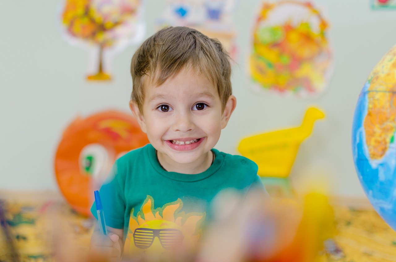 32 personas recibieron el certificado de asistentes para el cuidado de niños y niñas