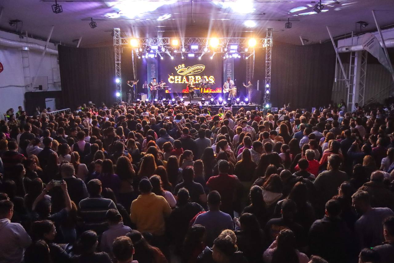 Noche de música y productos locales en la fiesta por el aniversario de Tolhuin