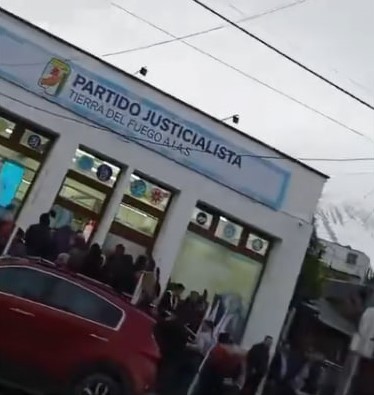 Tensión y balas en Ushuaia: un hombre herido durante un acto del PJ