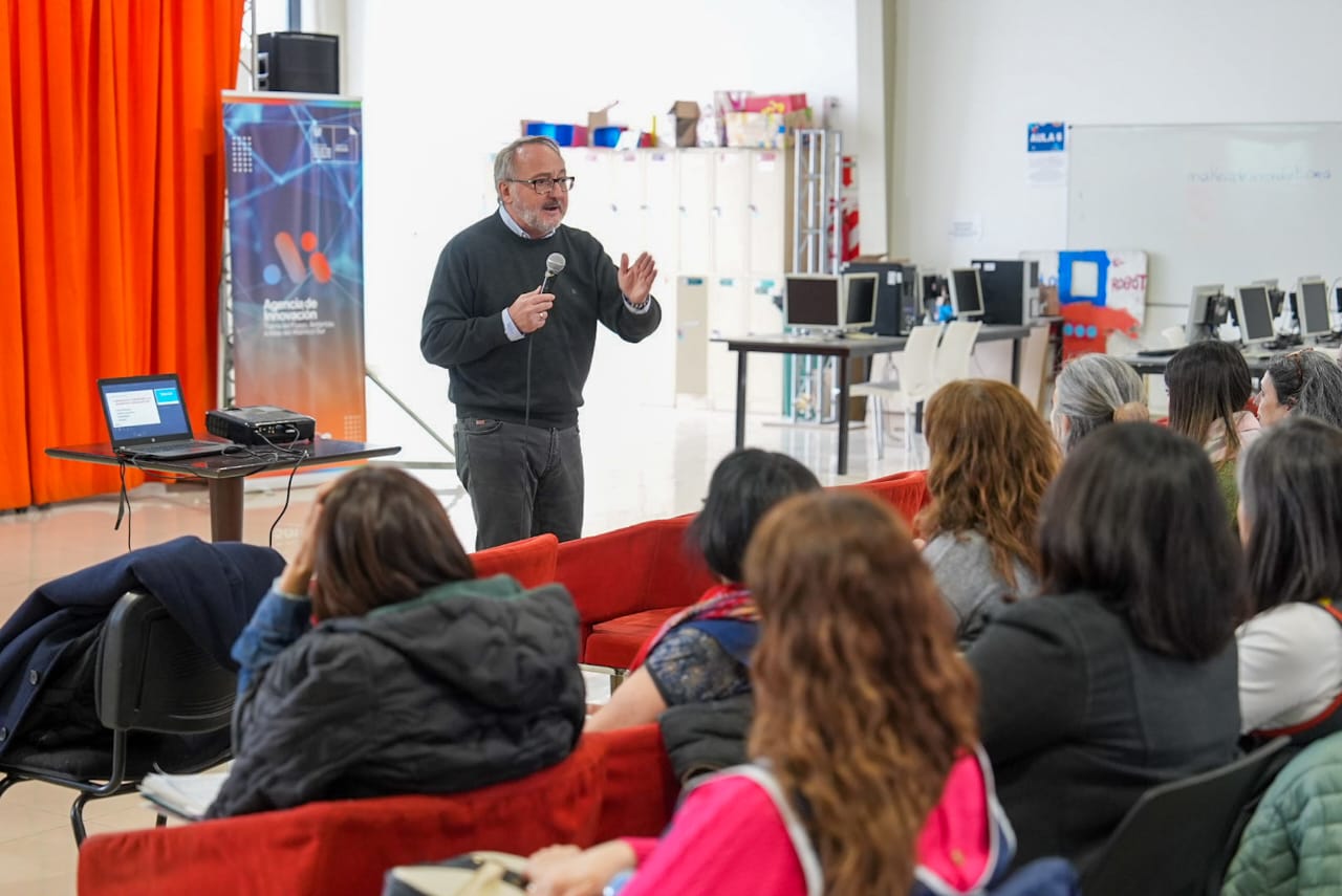 Entregan 150 becas docentes para capacitarse en la universidad española de La Rioja