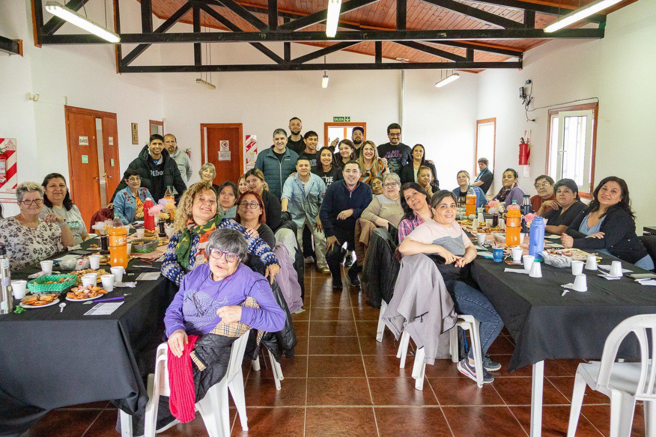 Los barrios celebraron el mes de las maternidades con un bingos musicales