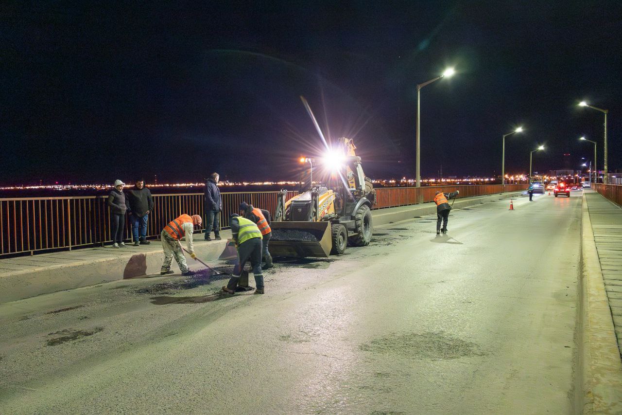 Trabajos nocturnos en el Puente Mosconi y bacheo en distintas calles