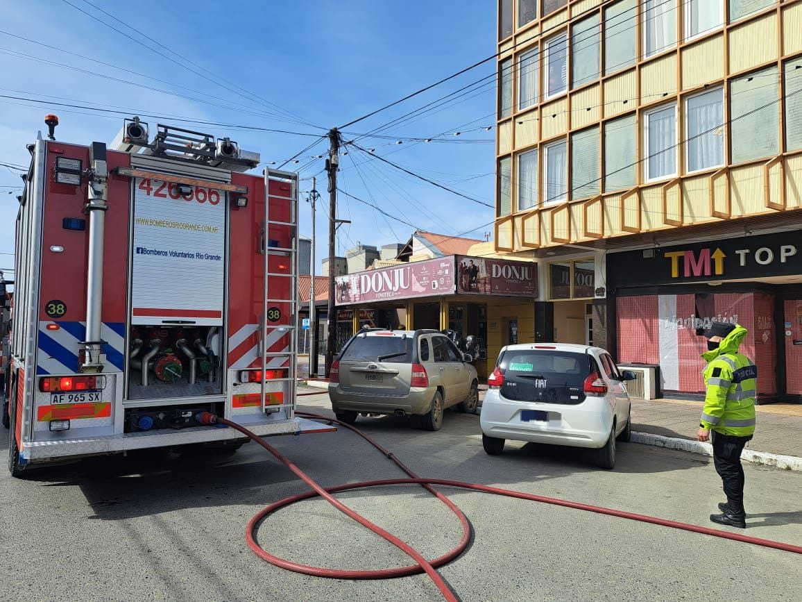 Falla eléctrica provocó un incendio en un local comercial