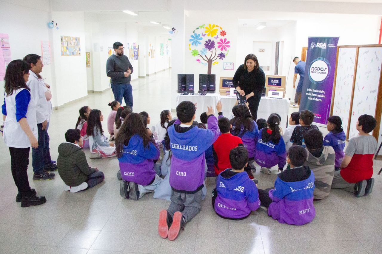 equipamiento tecnolÓgico al jardÍn 21 y escuela 4