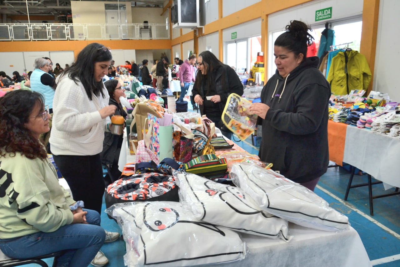 La Feria Emprender «Mes de la Mujer» contó con gran participación