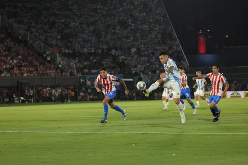 Eliminatorias: Argentina defraudó en Asunción y perdió con Paraguay 2 a 1