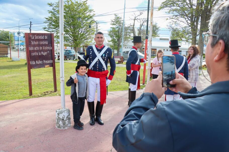 tolhuin recibió la visita del regimiento de infantería 1 patricios