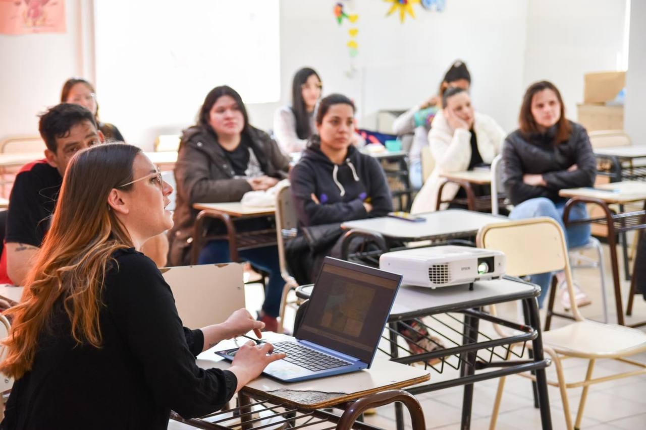 Capacitación en curso de empleo para potenciar la experiencia de los turistas