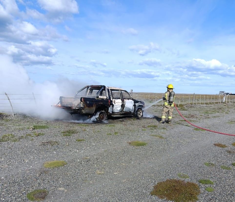 Una camioneta se incendió por desperfectos técnicos