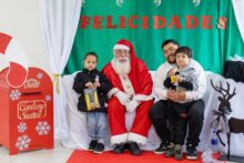 papá noel sigue recorriendo los barrios de la ciudad todos los días