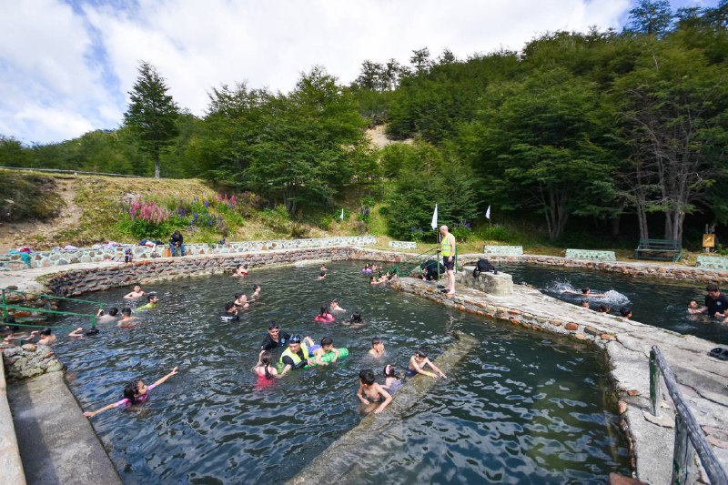 Las Termas del Río Valdez fueron disfrutadas por niños tolhuinenses