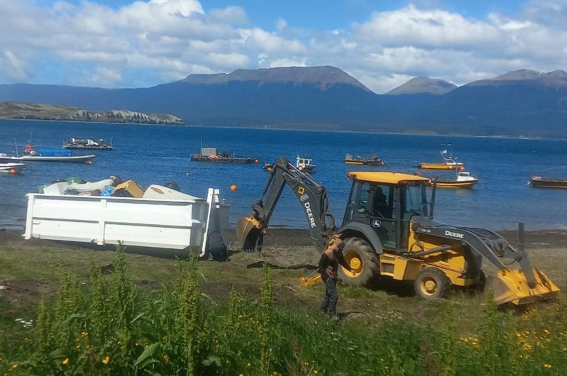 Intensos trabajos para embellecer Puerto Almanza, frente al Beagle