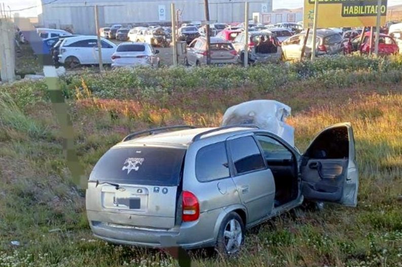 Despistó, chocó, se le prendió fuego el auto y fue detenido