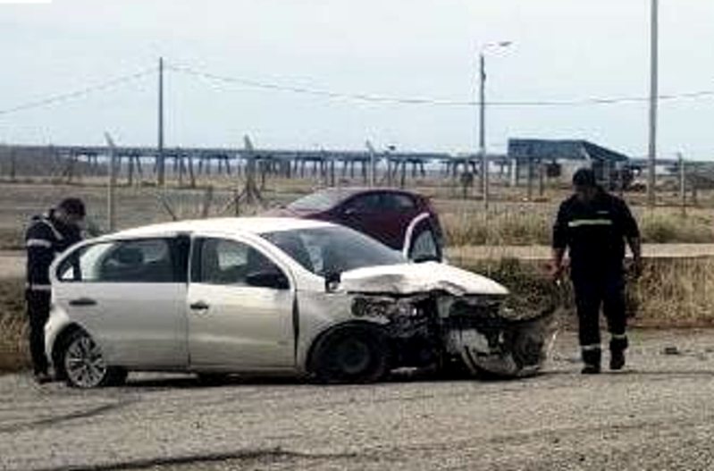 Tremendo choque frontal en el ingreso a Río Grande, con un herido