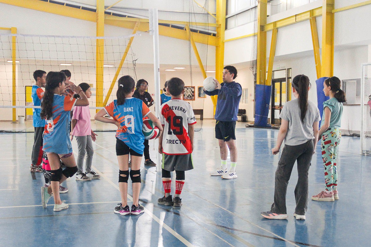 Se realizan actividades recreativas y deportivas para todas las edades