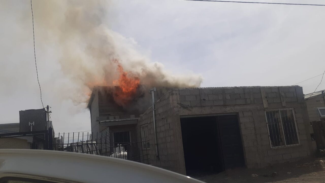 Una sobrecarga en el cableado provocó un incendio en una vivienda