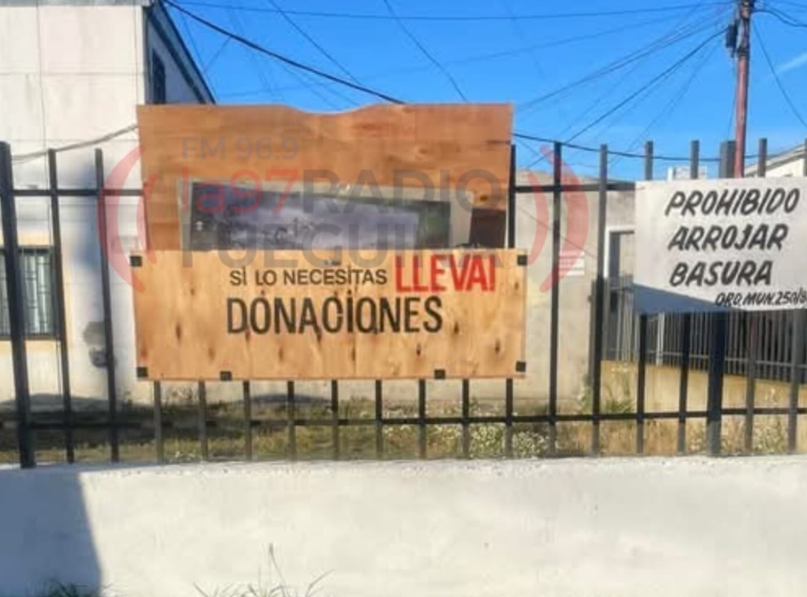 Vecinos colocaron un baúl solidario, para donar indumentaria y otros elementos